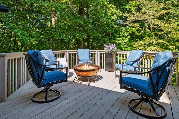 Outdoor fire pit